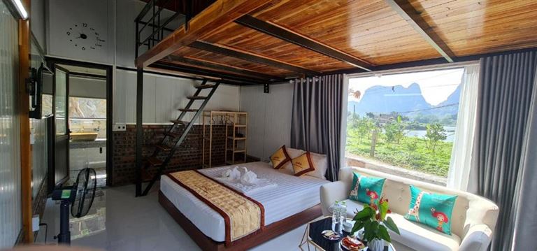 Phòng gia đình tại Trang An Memory Homestay được chia thành hai hạng phòng với 2 tầm view khác nhau.