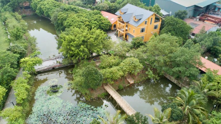 WeHome Rừng Sưa cung cấp căn villa 6 phòng ngủ có thiết kế 3 tầng rất rộng rãi nằm ngay rừng sưa xanh mát (Nguồn ảnh: Facebook.com)