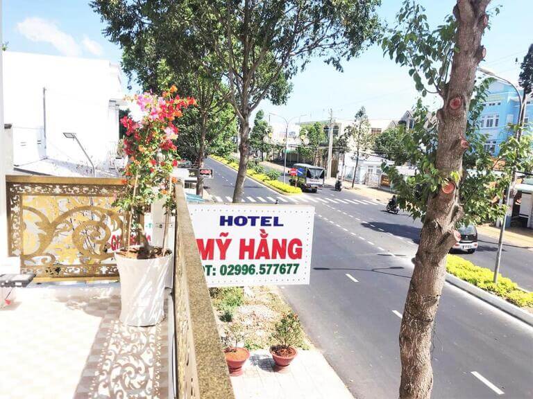 Khách sạn Mỹ Hằng nằm trên mặt đường Trần Hưng Đạo (Nguồn ảnh: Booking.com)