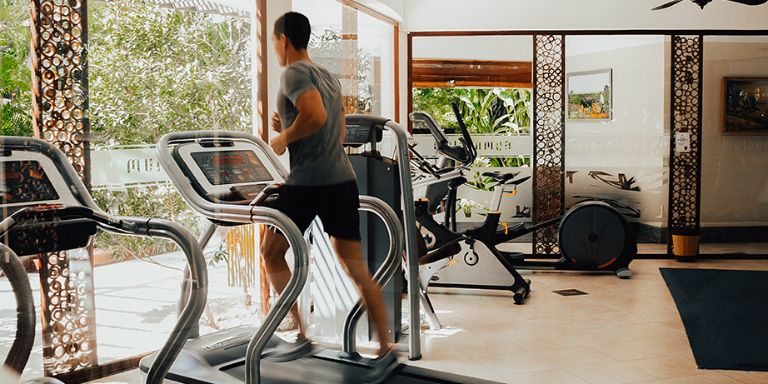 Đến với Bamboo Resort Mũi Né, bạn sẽ được sử dụng hoàn toàn miễn phí phòng gym hiện đại, được trang bị đầy đủ các thiết bị tập luyện cần thiết.