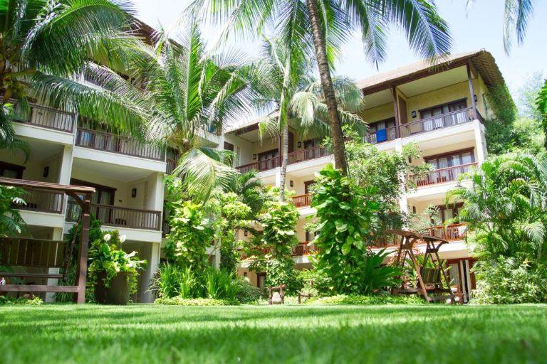 Đến với Nova Deluxe của Bamboo Resort Mũi Né, bạn sẽ sở hữu vị trí ngay trong tòa nhà trung tâm gồm 3 tầng.