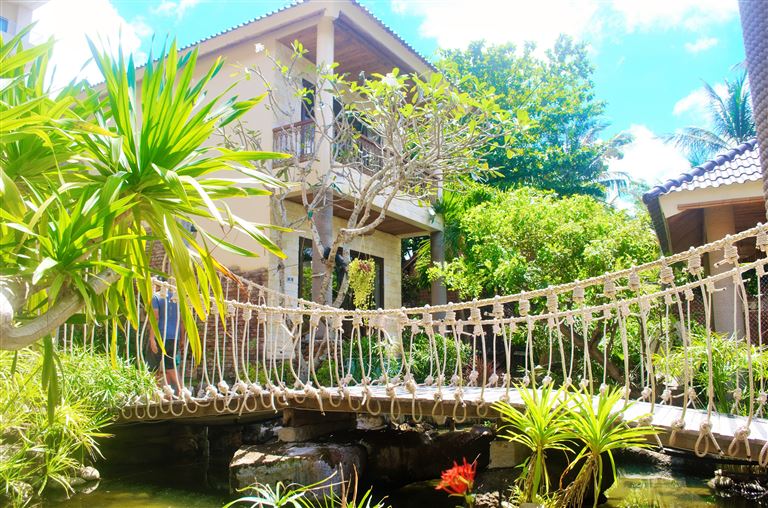 Coral Bay Resort Phú Quốc là một quần thể nghỉ dưỡng ven biển với đầy đủ loại hình dịch vụ đáp ứng nhu cầu khách du lịch trong và ngoài nước. 