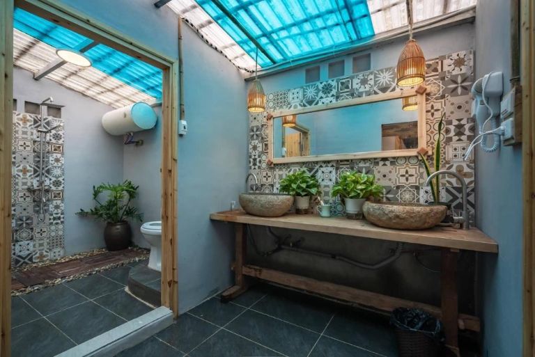 Phòng tắm riêng khép kín tại Hạng Phòng Giường Queen Dream mang thiết kế độc đáo với đủ tiện nghi (nguồn: facebook.com)