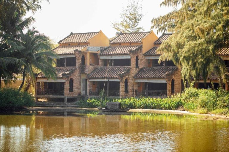 Premier Lagoon Room/Bungalow là những căn nhà ven hồ nằm liền kề tuyệt đẹp (nguồn: booking.com)