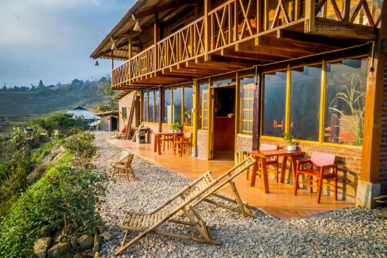 Sapa Orange Homestay toạ lạc lưng chừng trên sườn núi với view nhìn toàn cảnh núi đồi hùng vĩ (nguồn: facebook.com)