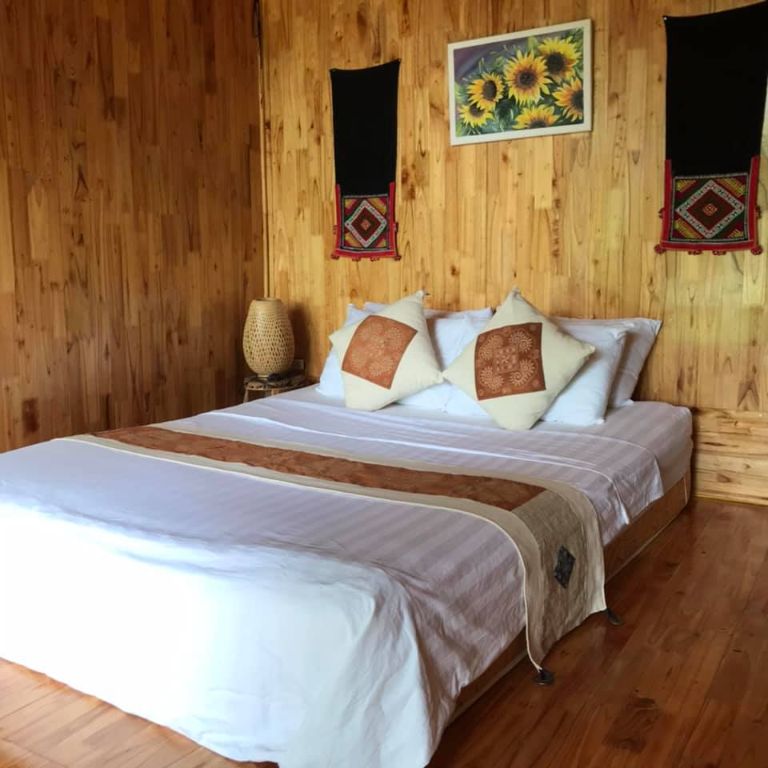 Phòng giường đôi có diện tích rộng 18 mét vuông, đủ cho 2 người lưu trú 