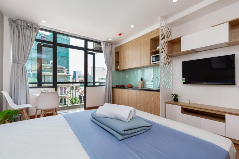 Phòng ngủ được trang bị và thiết kế đầy đủ không gian nghỉ ngơi và phòng bếp nấu ăn cho du khách sử dụng miễn phí 