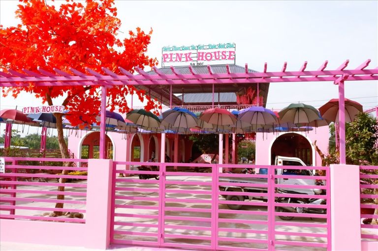Pink House Sa Đéc tạo sự khác biệt với toàn bộ công trình kiến trúc đều mang màu hồng nữ tính. (Nguồn: Internet)