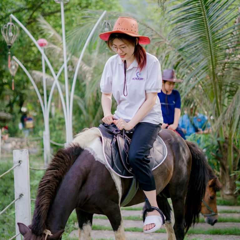 Đến với Furano Garden Homestay, du khách không nên bỏ lỡ hoạt động cưỡi ngựa cực kì thú vị và hấp dẫn. (Nguồn: Facebook.com)