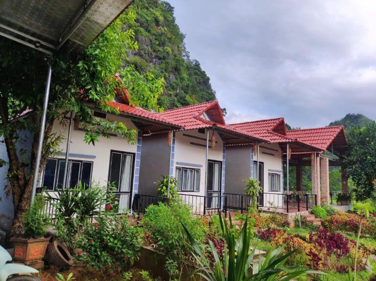 Homestay Hương Bưởi căn villa nằm trong trung tâm thị xã sở hữu lượng phòng khủng đáp ứng lượng lưu trú lớn của khách hàng mỗi năm 