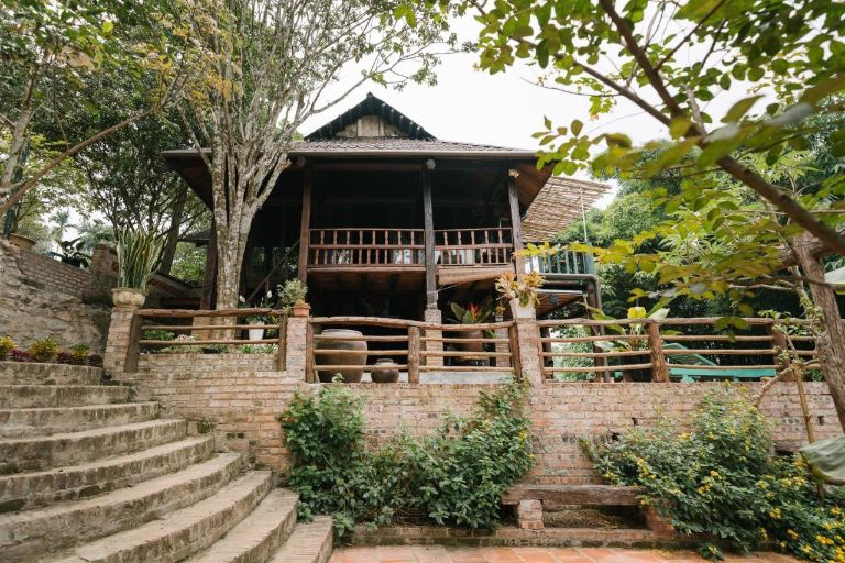 Art House homestay Lương Sơn Hòa Bình mang tới các căn nhà cổ điển kiểu Hội An đầy độc đáo giữa núi rừng Hòa Bình 