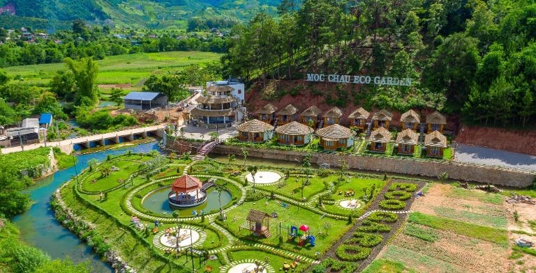 Mộc Châu Eco-garden Resort còn sở hữu một khu vườn sinh thái rộng 5000m2, cùng với khu vực đồi thông tuyệt đẹp.