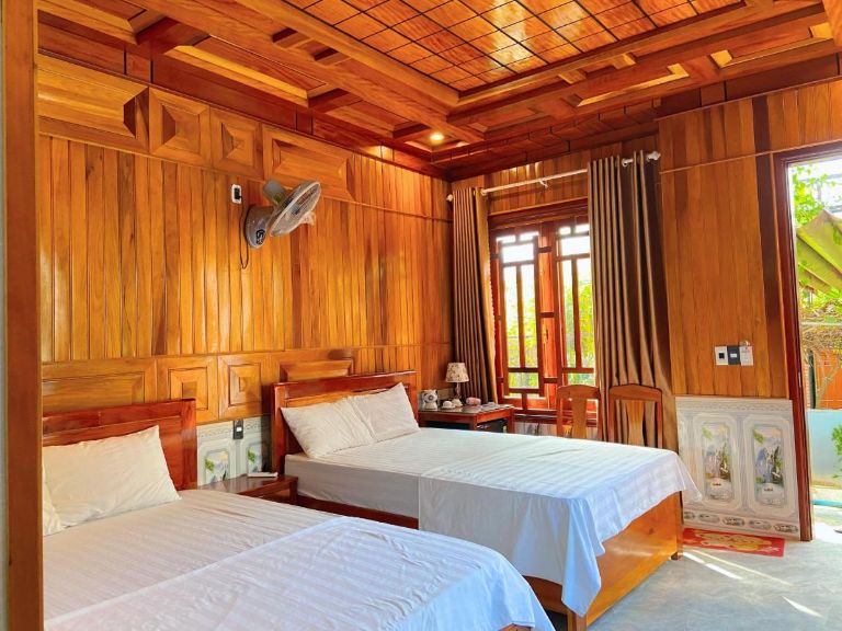 Phòng nghỉ tại đây được lớp một lớp gỗ ép trên toàn bộ tường nhằm tạo ra không gian ấm cúng, thoải mái 