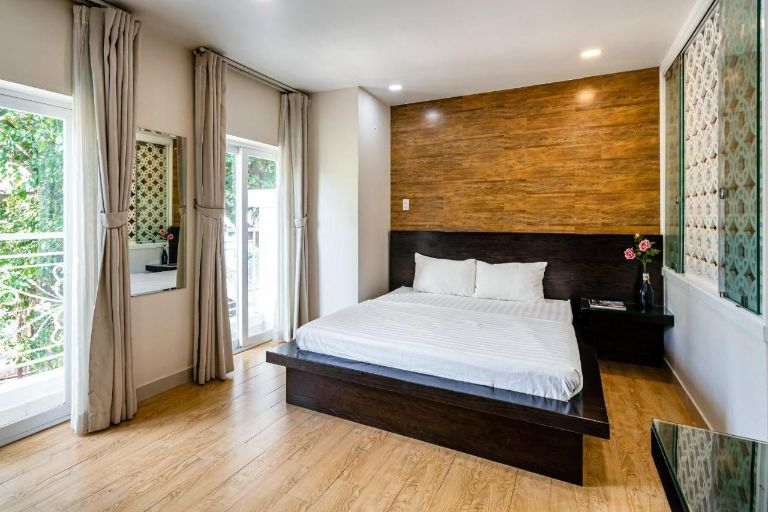 SaiGon Huch Villa là một trong những chỗ ngủ mang đến cho du khách sự sang trọng với mức giá rất phải chăng. (Nguồn ảnh: booking.com)