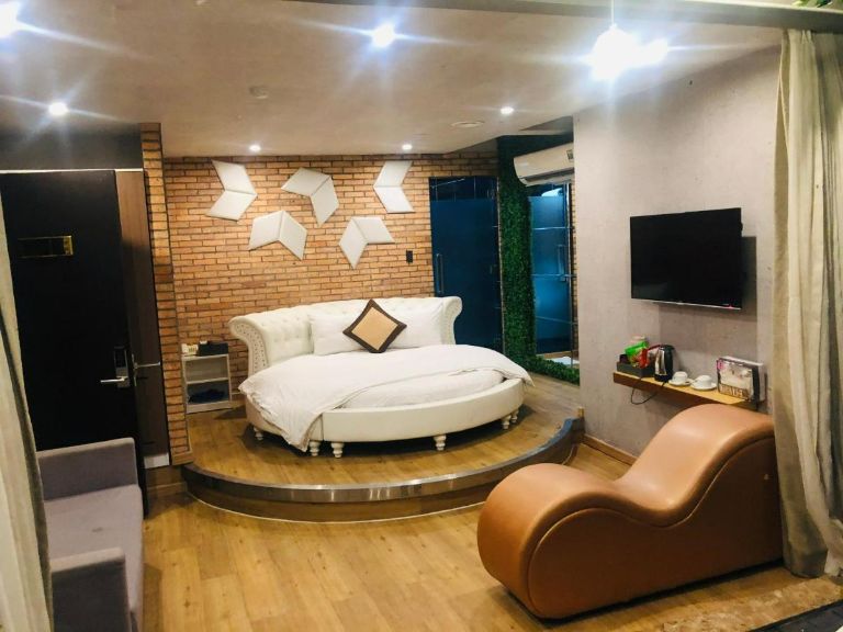 Phòng ngủ của Bonita THT có diện tích khoảng 27m2 mang đến một không gian rộng vừa phải phù hợp cho nhóm du khách là các cặp đôi và gia đình nhỏ có trẻ em dưới 12 tuổi (Nguồn ảnh: Booking.com)