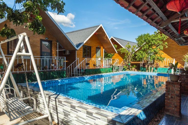 Tiện ích hồ bơi của homestay Quảng Bình này nhất đính sẽ khiến bạn thích thú khi lưu trú tại đây 