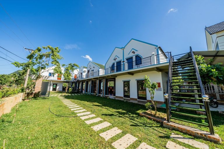 An An Homestay Quảng Bình mang phong cách kiến trúc cận đại kết hợp resort nghỉ dưỡng.