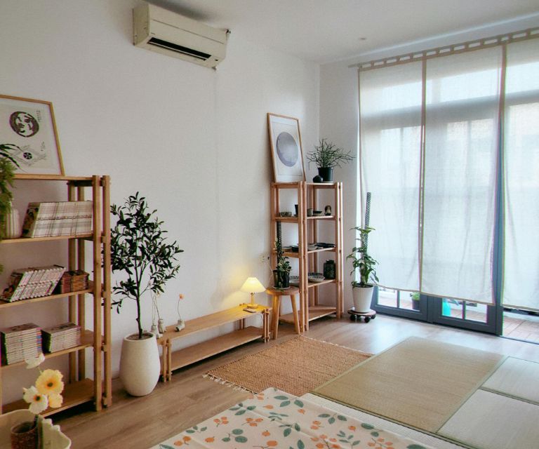 Những căn phòng có thiết kế vintage tông màu trắng be của Bliss Homestay Tân Bình sẽ phù hợp với những du khách thích sự nhẹ nhàng và yên tĩnh. (Nguồn ảnh: Facebook)