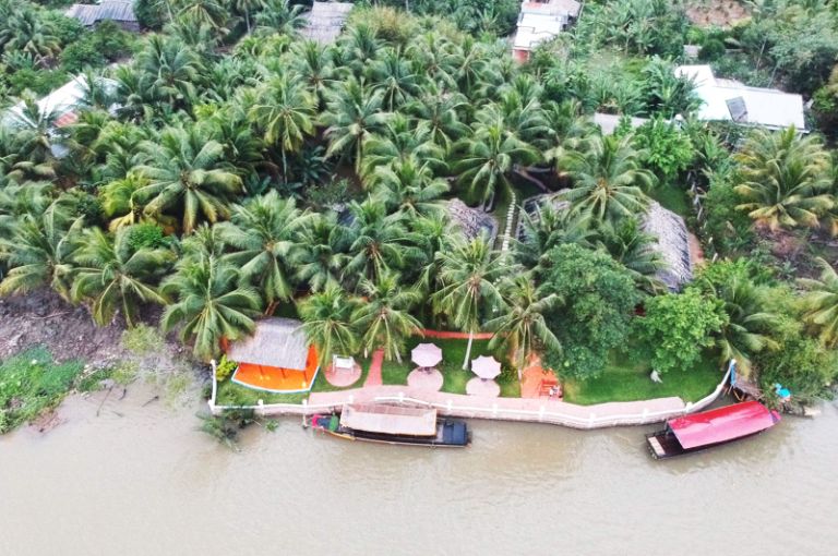 Homestay Coco Riverside Lodge bao quanh bởi rặng dừa xanh mướt hơn 1000 mét vuông (nguồn: facebook.com)