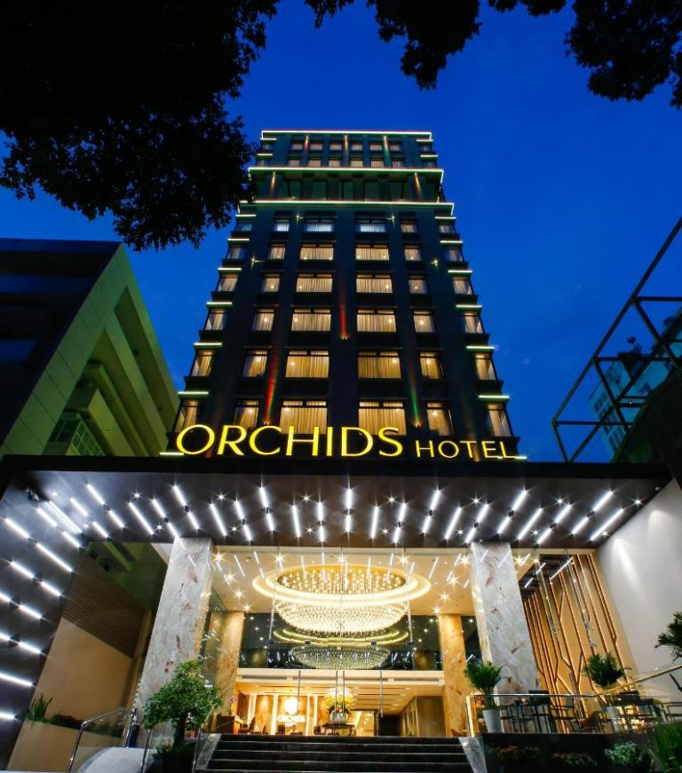 Orchids Hotel Saigon thu hút du khách với phong cách thiết kế hiện đại và sang trọng nằm ngay tại số 92 Pasteur, Phường Võ Thị Sáu (Nguồn ảnh: Booking.com)
