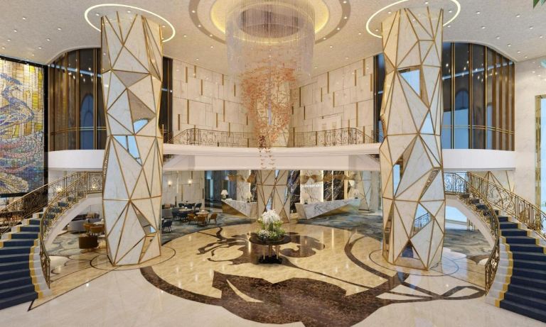 Sảnh đón khách của La Vela Saigon Hotel  được xây dựng theo phong cách Châu Âu làm điểm nhất tạo nên thương hiệu cho khách sạn nổi tiếng bậc nhất Thành phố Hồ Chí Minh. (Nguồn ảnh: Booking.com)