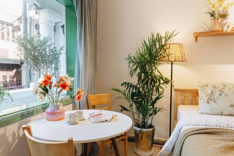 Du khách có thể thưởng thức bữa sáng ngay tại phòng nghỉ của Langmandi Lemaven Hà Nội 