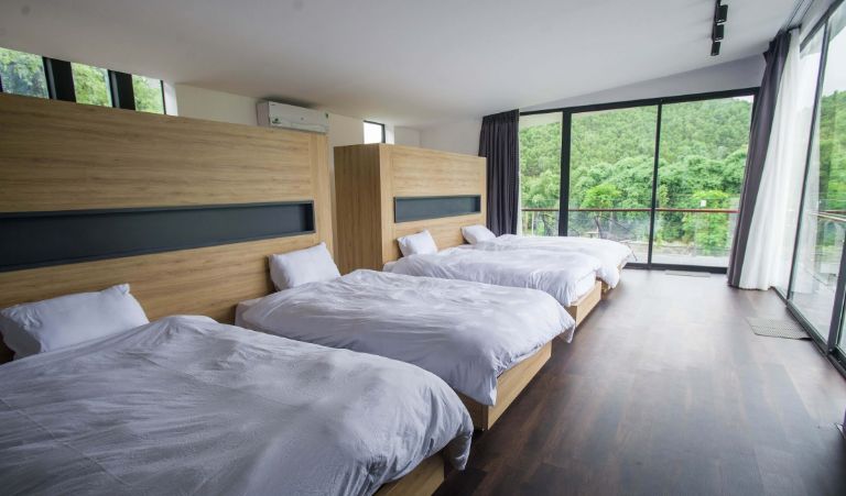 Các phòng Dorm thì rộng rãi với 2 giường ngủ đôi sẽ là một lựa chọn phù hợp cho nhóm du khách đông từ 6 - 10 người 