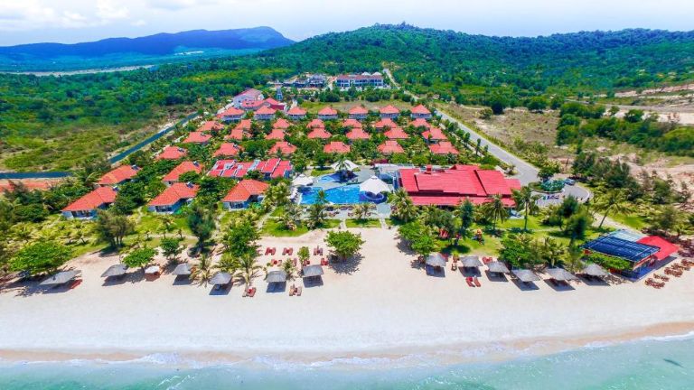 Mercury Phu Quoc Resort & Villas gồm nhiều căn biệt thự nằm ngay cạnh bãi biển Phú Quốc (nguồn: Booking.com).