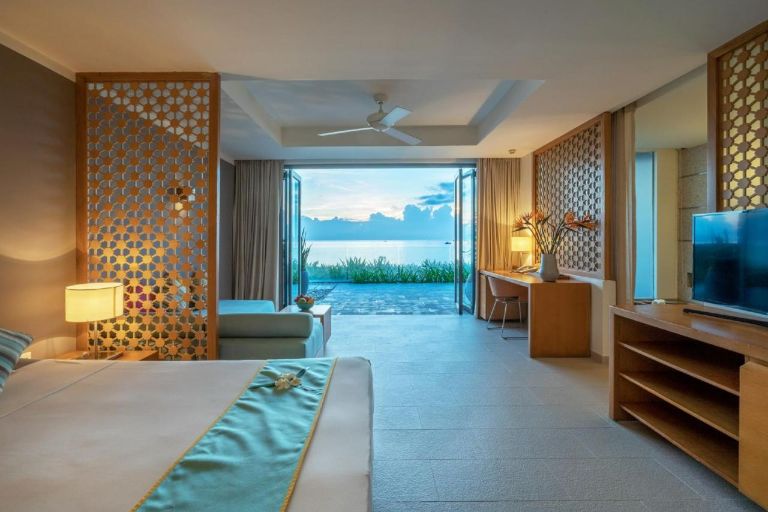 Beachfront Villa là căn biệt thự nằm ngay bên bờ biển riêng của Mia mang đến chiếc view phòng cực đỉnh và thoáng mát. 