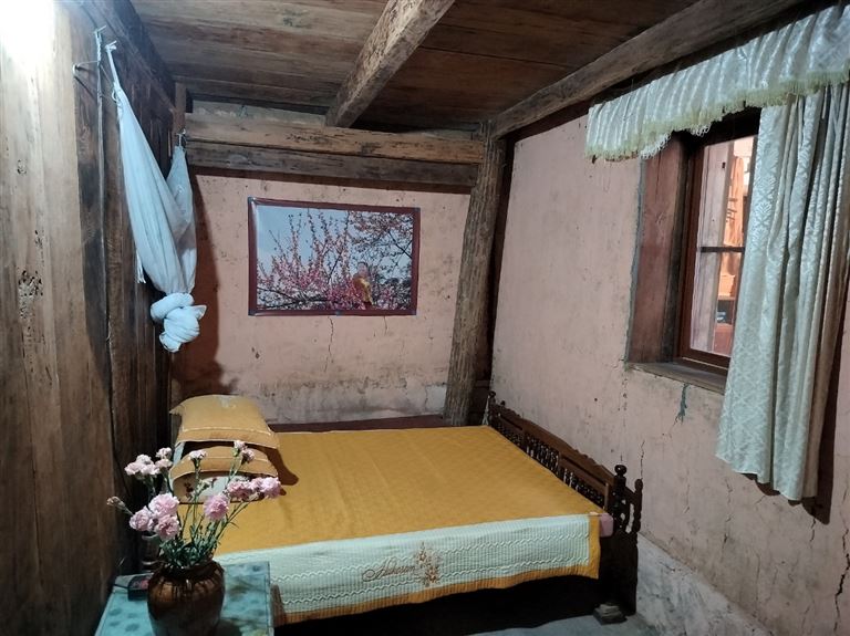 Không gian phòng riêng dành cho 2 người được thiết kế theo phong cách cổ xưa đặc biệt, trang bị giường đôi hoặc giường đơn
