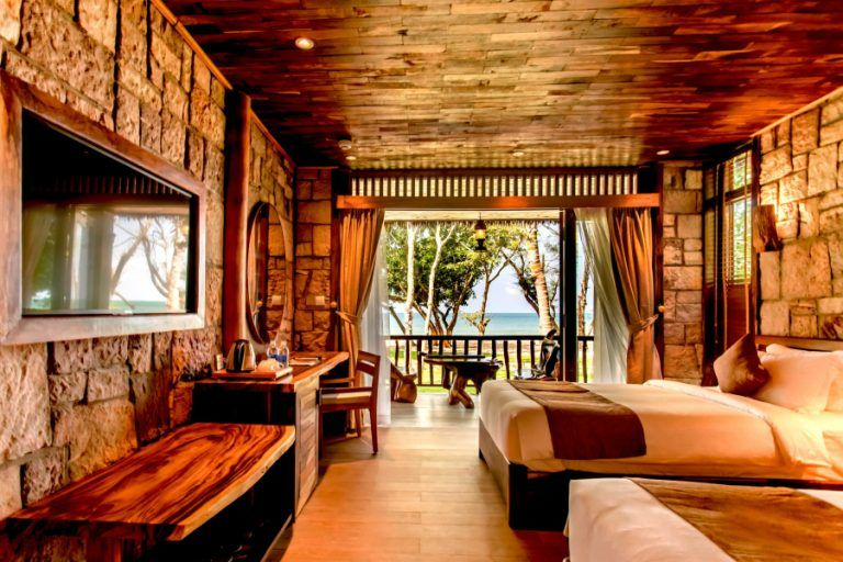 Hạng phòng Ocean Bay Beach Villa 2 Bedrooms có thiết kế 2 tầng được xây dựng chủ kết bằng chất liệu gỗ mang đến chỗ nghỉ thoáng mát nhưng cũng ấm cúng. (nguồn ảnh: oceanbayphuquoc)