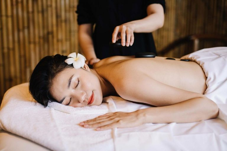 Các gói dịch vụ spa như massage, chăm sóc sơ thể và trị liệu tại Ocean Bay Resort diễn ra trong khoảng 40 - 170 phút có mức giá chỉ từ 400 000đ - 3 500 000đ/ gói. (nguồn ảnh: oceanbayphuquoc)