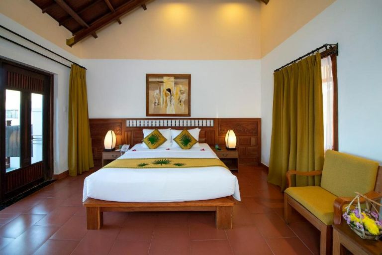 Phòng Superior tại Palm Garden Resort là hạng phòng có mức giá thuê đắt nhất nhưng cũng mang đến cho bạn không gian nghỉ ngơi tuyệt vời nhất tại đây. 