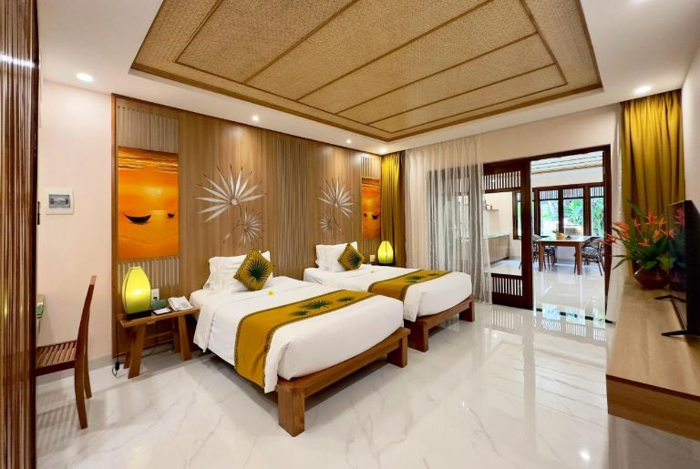 Không gian phòng nghỉ rộng rãi với khu vực phòng khách và khu vực phòng nghỉ được thiết kế riêng biệt mang đến chỗ nghỉ riêng tư, kín đáo. 