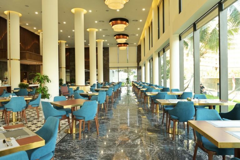 Nhà hàng mang phong cách Trung Hoa cực kỳ sang chảnh nằm ngay trung tâm resort 5 sao Bình Định này.