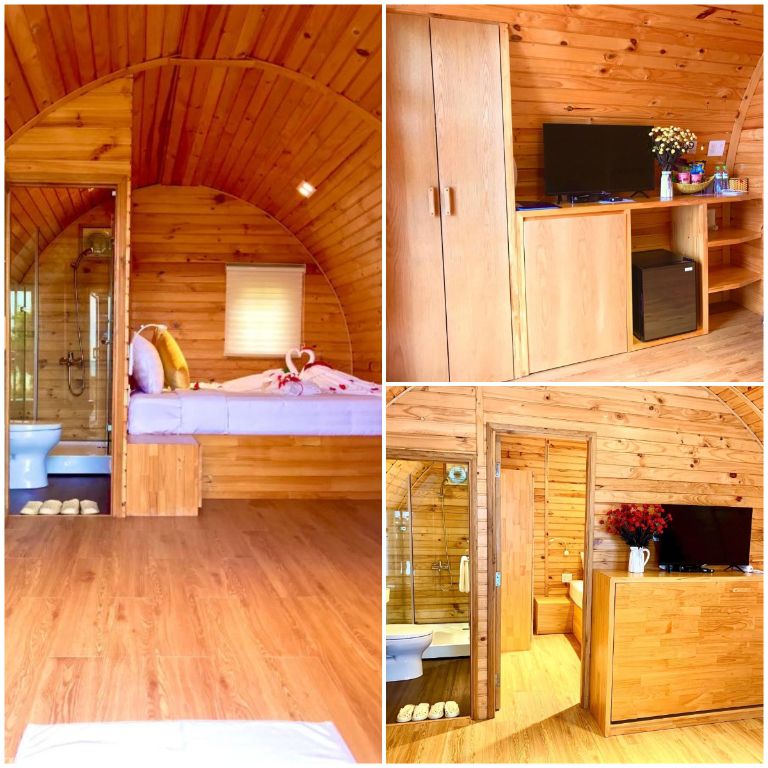 Không gian phòng nghỉ bên trong nổi bật với tông màu vàng nâu của những bức tường và nội thất bằng gỗ.