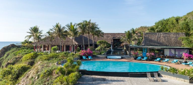 Avani Resort mang tới những căn bungalow nghỉ dưỡng nằm ngay cạnh bãi Dài nổi tiếng.