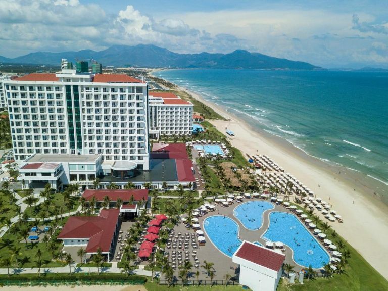 Với khuôn viên rộng rãi, đầy đủ các dịch vụ, tiện ích, Swandor Resort Cam Ranh đã trở thành điểm lưu trú thu hút lượng lớn khách. (nguồn: facebook.com)