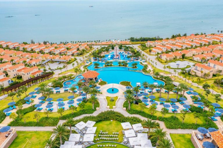 Centara Mirage Resort Mui Ne là khu nghỉ dưỡng 5 sao đầu tiên tại Mũi Né được xây dựng theo mô hình công viên nước chủ đề. (Nguồn: Internet)