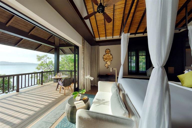 One Bedroom Ocean Front Villa là hạng phòng có tầm nhìn hướng biển, vị trí nằm trong khu rừng nguyên sinh cực mát mẻ. 