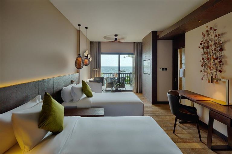 One Bedroom Sunset Ocean Front Villa là hạng phòng có thể ngắm hoàng hôn tuyệt đẹp, thiết kế phòng thoáng đãng. 