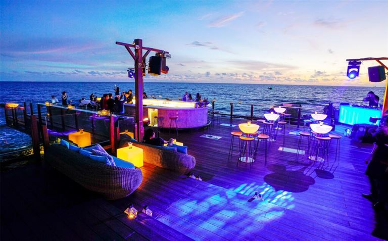 Rock Island là một địa điểm vui chơi đẳng cấp không thể bỏ lỡ khi khách hàng nghỉ dưỡng tại Resort Nam Nghi Phú Quốc. 