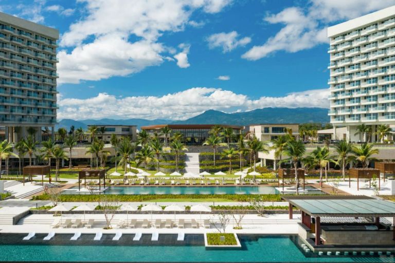 Alma Resort sở hữu khuôn viên và hệ thống phòng lưu trú rộng lớn mang đến cho du khách một chỗ nghỉ tiện nghi, hiện đại chuẩn 5 Sao theo tiêu chuẩn quốc tế. (Nguồn ảnh: alma.vn)