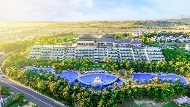 Sea Links Beach Resort & Golf là một trong những resort Phan Thiết 5 sao có công trình xây dựng đồ sộ với đa dạng tiện ích và dịch vụ hấp dẫn. (Nguồn: Booking.com)