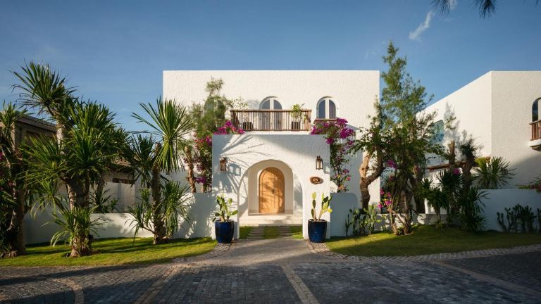 Các căn biệt thự tại Stelia Beach Resort Phú Yên được thiết kế theo phong cách Địa Trung Hải (nguồn: booking.com)