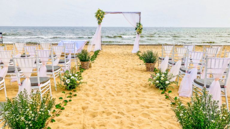 Saint Simeon Resort and Spa được nhiều du khách lựa chọn tổ chức tiệc cưới ngoài biển (nguồn: facebook.com)