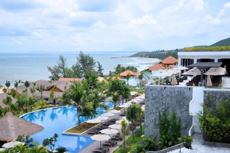 Điểm đặc biệt làm nên uy tín của resort Mũi Né Phan Thiết nổi tiếng này chính là hầu hết 95% các căn hộ và biệt thự đều có tầm nhìn hướng ra biển.