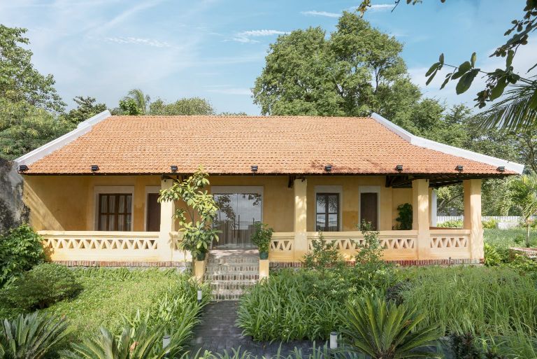Biệt thự The Secret được bao bọc bên trong lòng khu vườn nhiệt đới xanh mát, mang đậm nét văn hóa di sản qua kiến trúc thuộc địa được nhiệt đới.