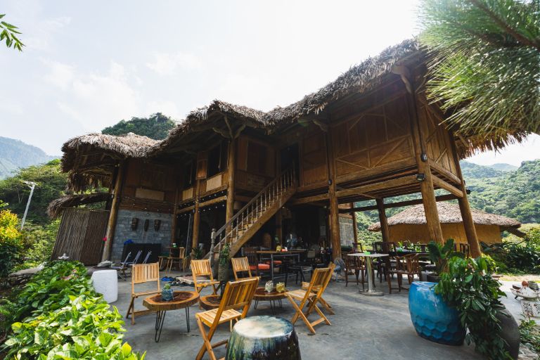 Trong vòng bán kính 4km quanh làng Tả Phìn ở Hà Giang, du khách có thể dễ dàng đến thăm Thác Thâm Luông và Thác Du Già.