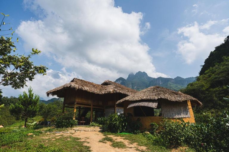 Tớ Dày Du Già Village Hà Giang là một homestay nằm ở cuối bản trên một con đồi nhỏ nên vô cùng yên tĩnh và yên bình